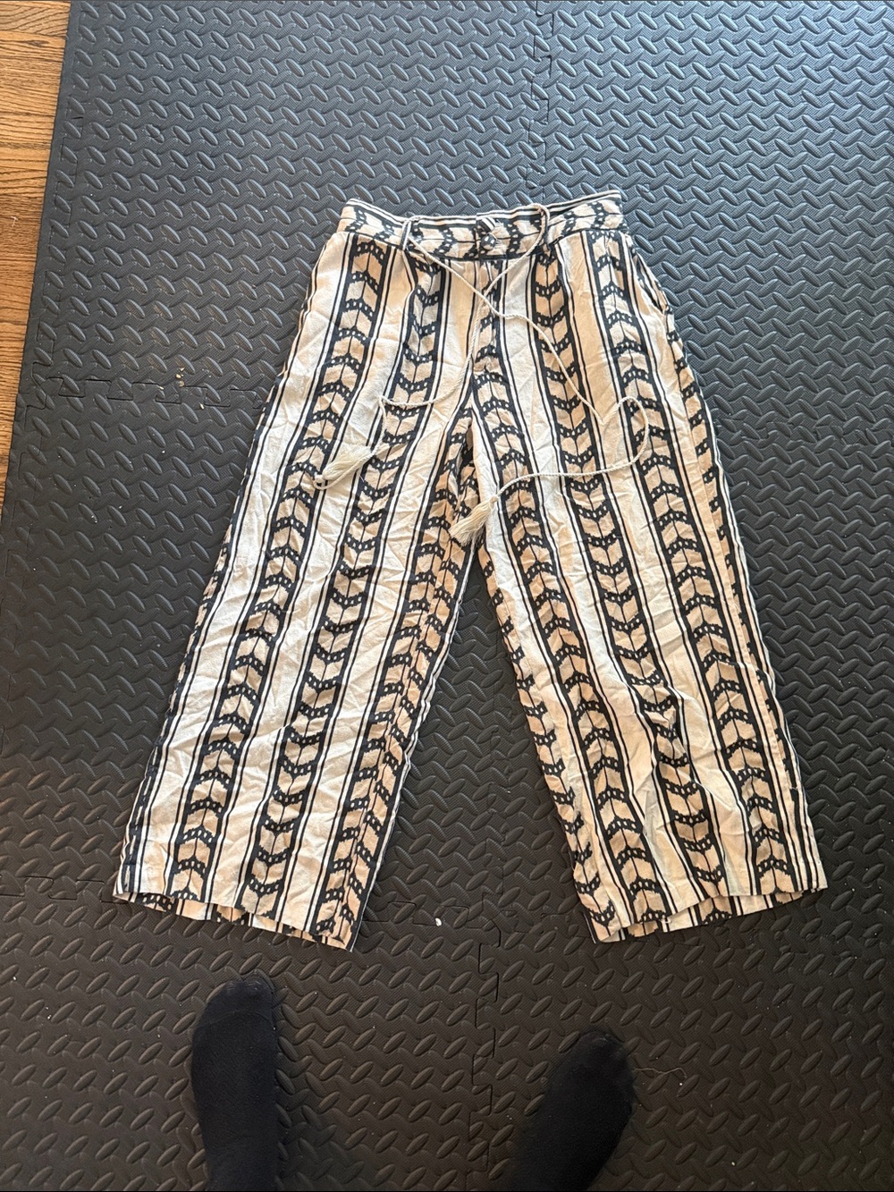 Fashion Nova Black & Cream Striped Wide-Leg Pants
